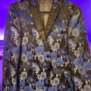 Tallia Blazer sold by Macy’s various shades of blue/black. Fashion nightlife.